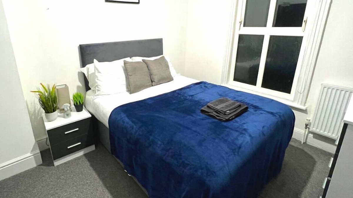 Grimsby House | Chantry Suites Double Room with En-Suite in DN31