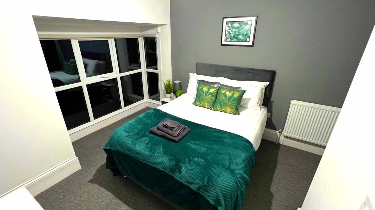Grimsby House | Chantry Suites Double Room with En-Suite in DN31