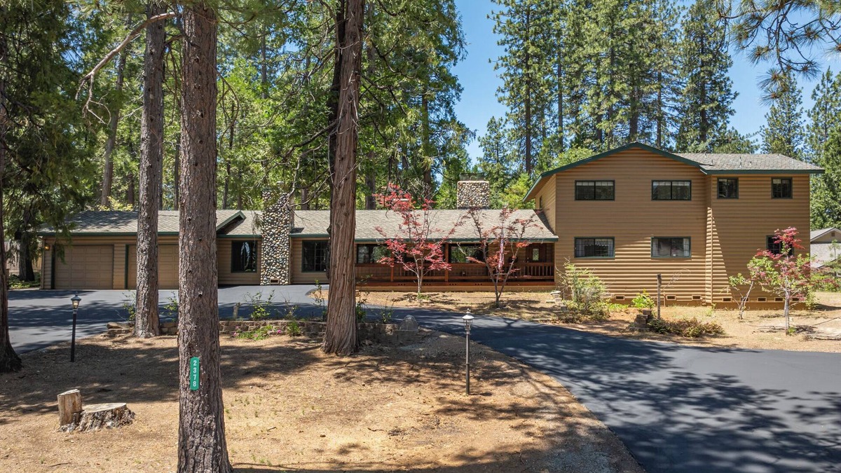 Glencoe House | Chaparral Cabin- Sleeps 15!