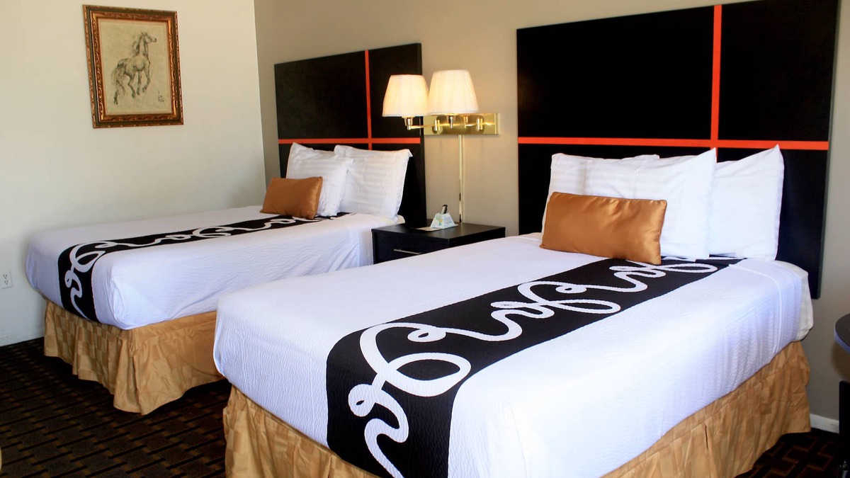 Burlington Hotel | Chaparral Motor Inn