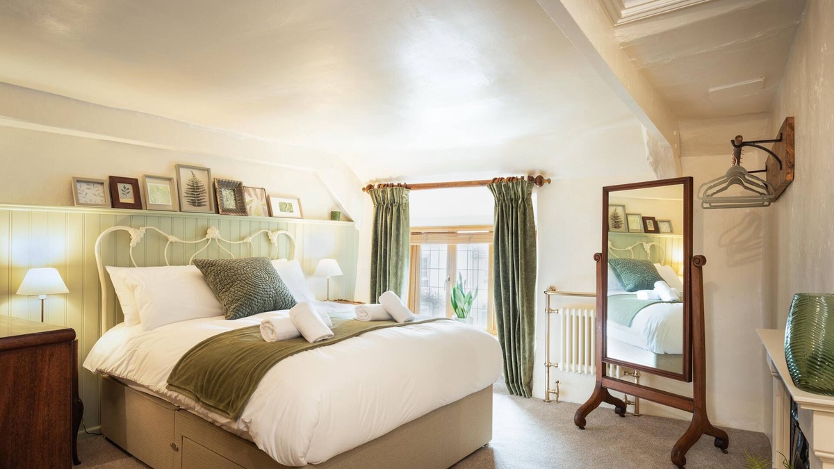 Uffculme Cottage | Chapel Cottage - a traditional cottage sleeping 2 guests