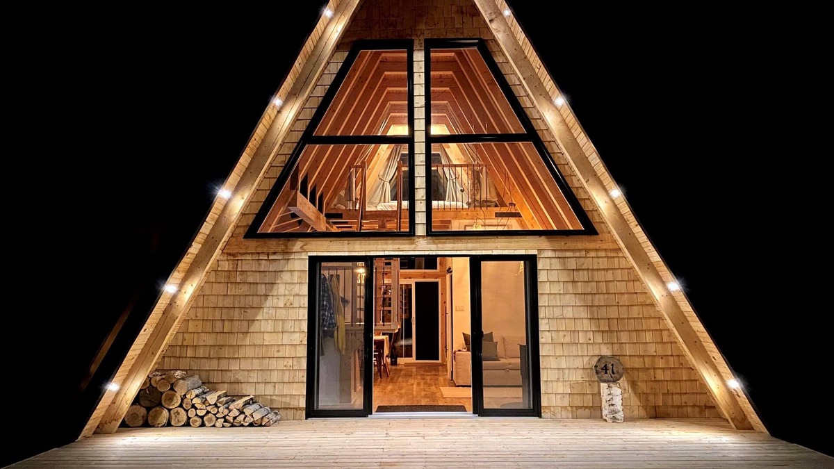 L'Anse-Saint-Jean Cabin | Chapella A Frame