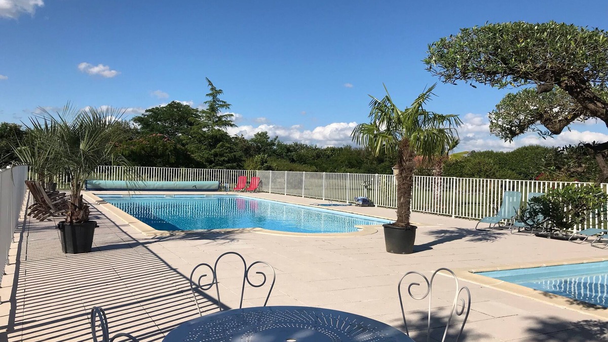 Saint-Simon-de-Pellouaille House | Charentaise Avec Piscine à 25 Minutes des Plages