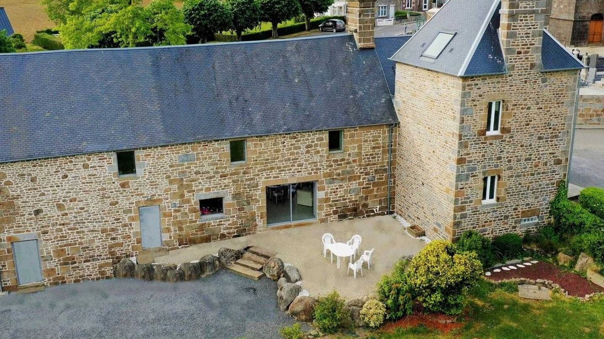Saint-Michel-de-Montjoie Cottage | Character house with private garden, parking and pets welcome, near Mont-Saint-Michel