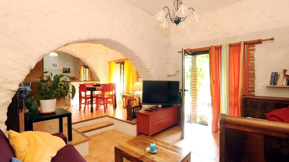 Saint-Jean-Pla-de-Corts House | Character cottage, beautiful stone vaults, swimming pool