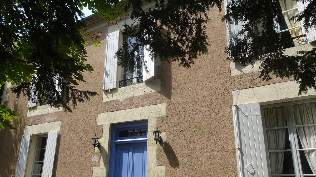 Sainte-Maure-de-Peyriac House | Character house overlooking wooded park in the heart of a village