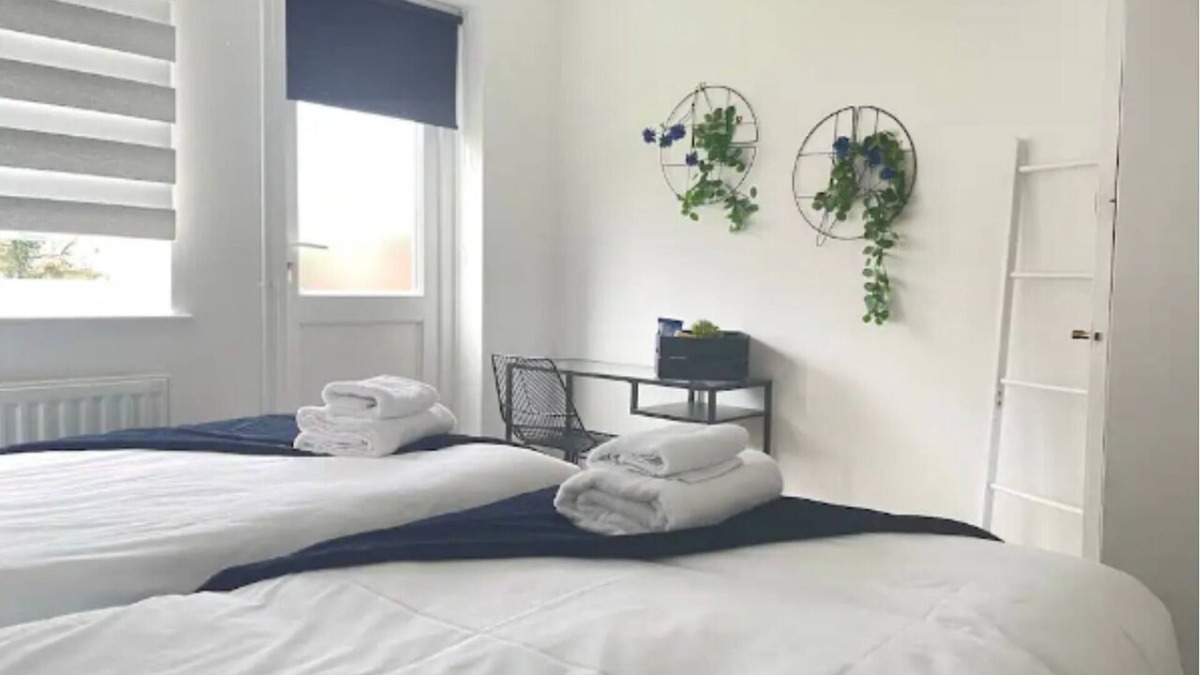 Cambridge House | Character and charm filled 1 bed house with garden and parking neat Addenbrooks