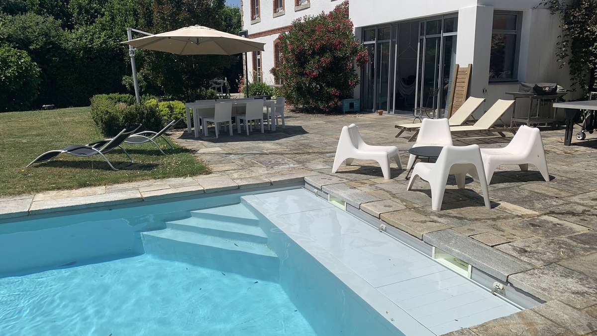 Vannes Villa | Character and spaces, large heated swimming pool. Jacuzzi. a little paradise.
