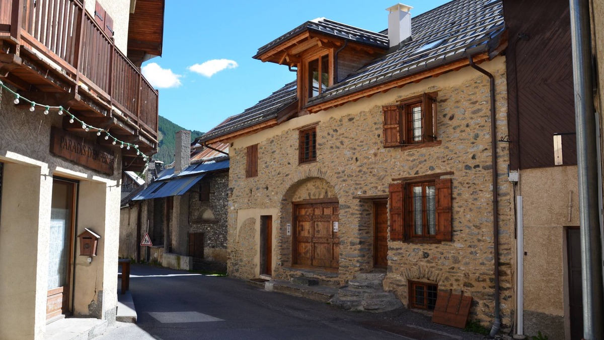 Molines-en-Queyras Apartment | Character apartment, view of mountains in farm house nineteenth rénov