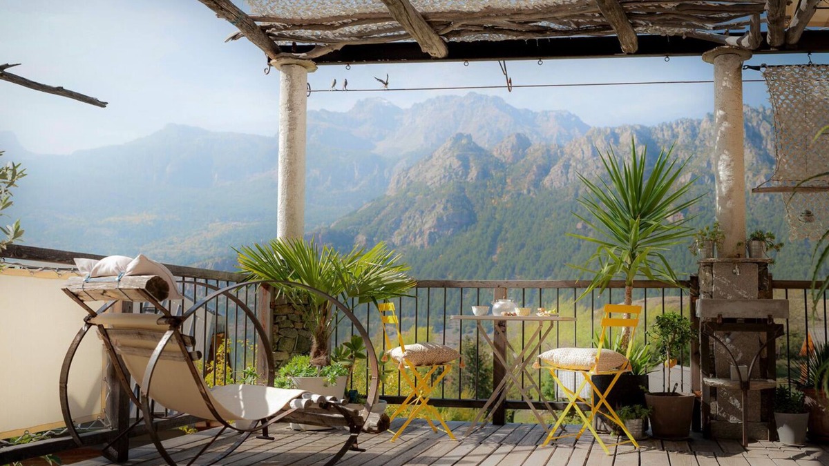 La Roche-de-Rame House | Character building in old country house cozy atmosphere.