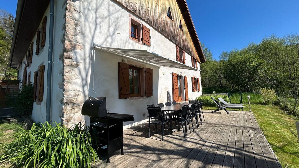 Fraize Cottage | Character cottage for 10, valley view, near skiing