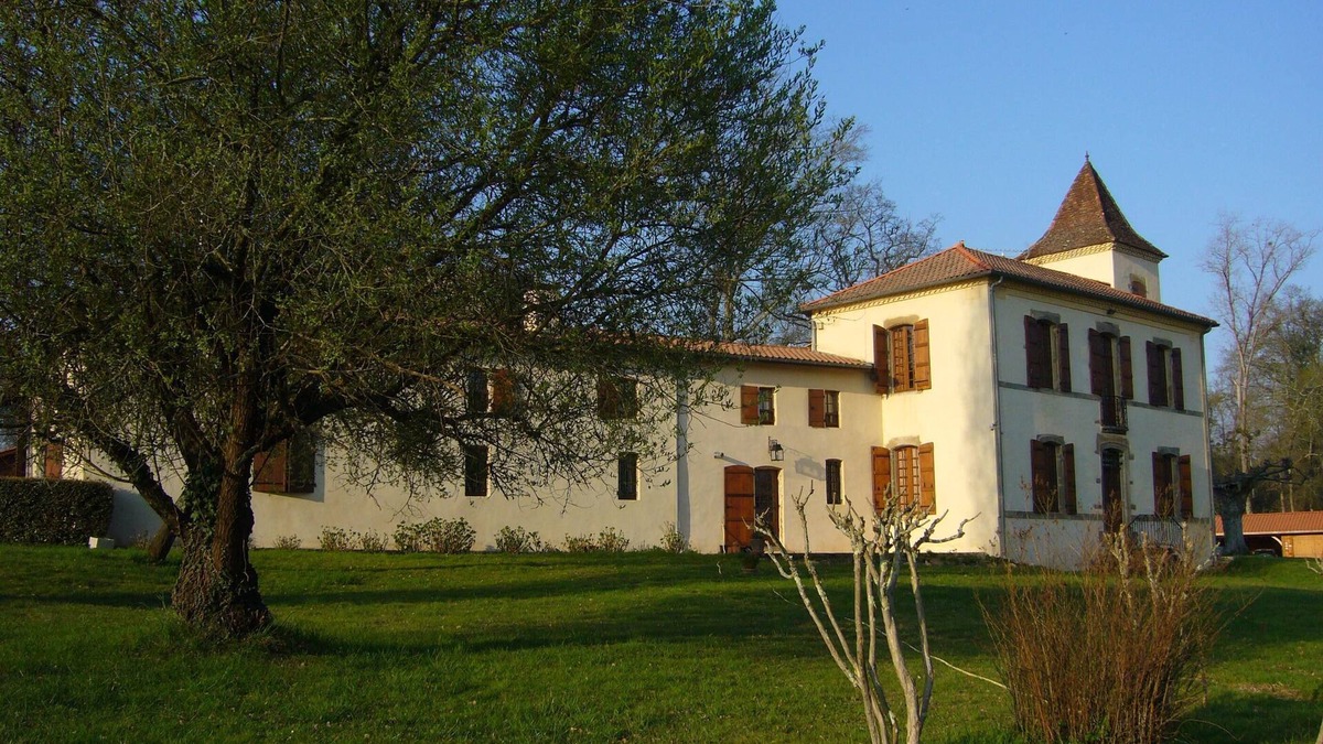 Saint-Pierre-du-Mont House | Character property in a wooded park with swimming pool