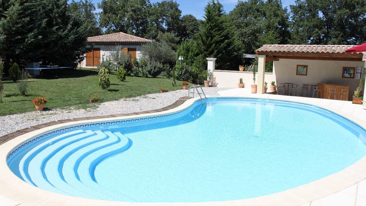 Saint-Marcel-de-Careiret Cottage | Character house in the countryside with swimming pool in St Marcel de careiret