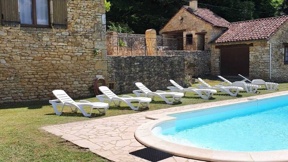 Tursac Cottage | Character house 8/10 pers. with private pool, view of MARZAC castle