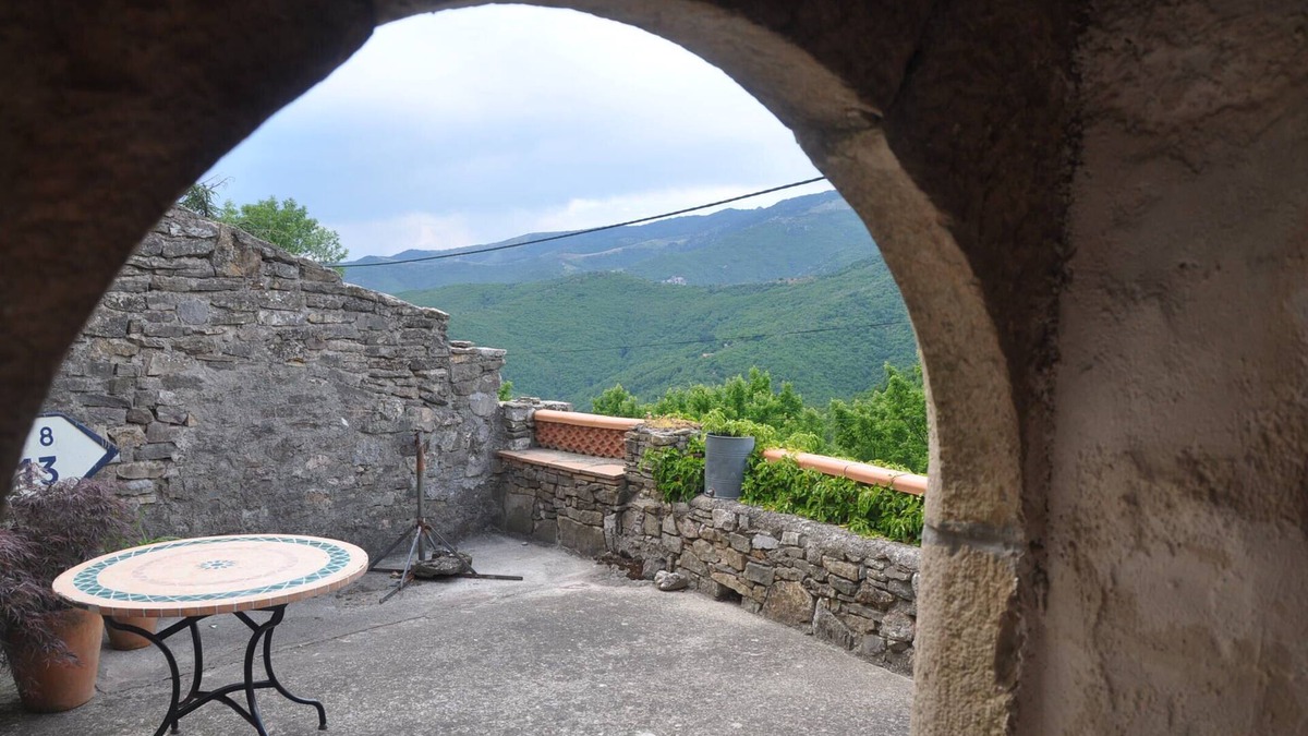 Bez-et-Esparon House | Character house on the cliff of Esparon