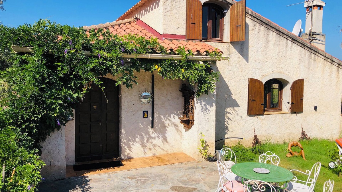 Albitreccia Bed & Breakfast | Character house in the center of the seaside resort of Porticcio