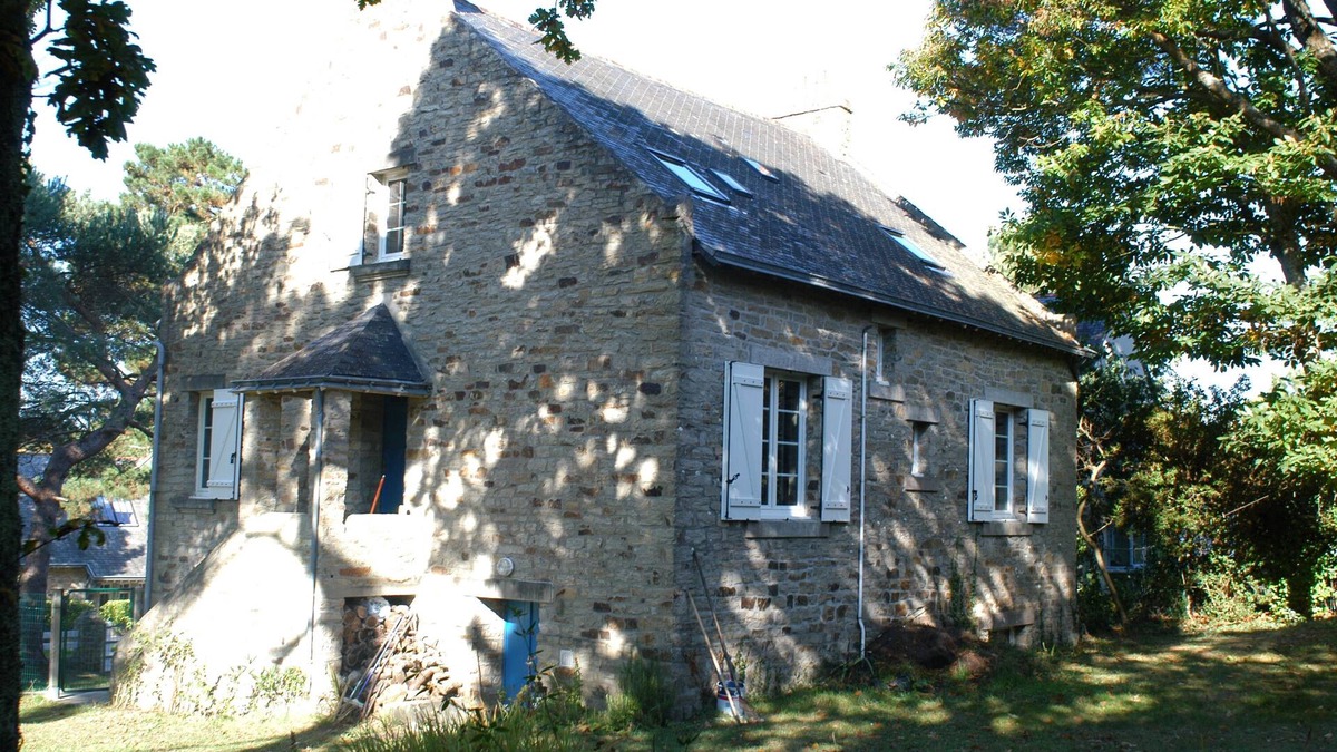 Kerfany-les-Pins House | Character house 150 m from the beach and 50 m from the BELON river.