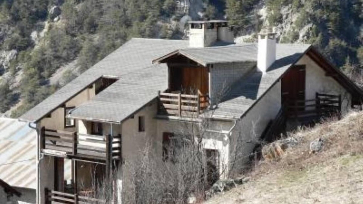 Guillestre Apartment | Character house, located at the entrance of the Queyras regional park.