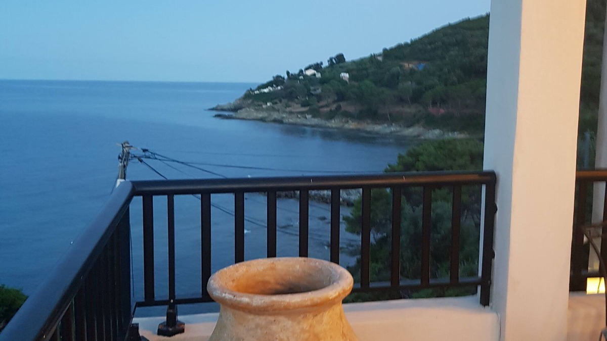 Porticciolo House | Character house overlooking the sea (20m away).4 bedrooms, 4 bathrooms