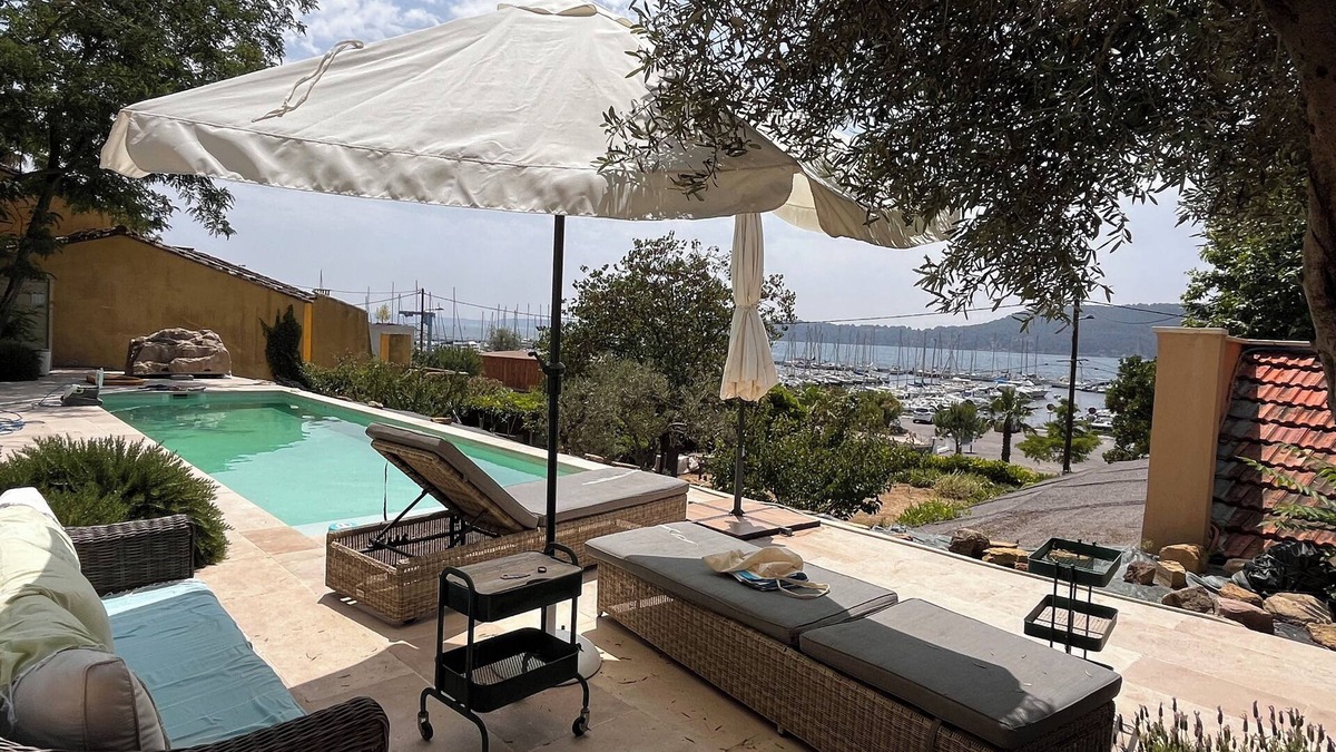 Saint-Chamas House | Character house with swimming pool on the small port of a Provencal village