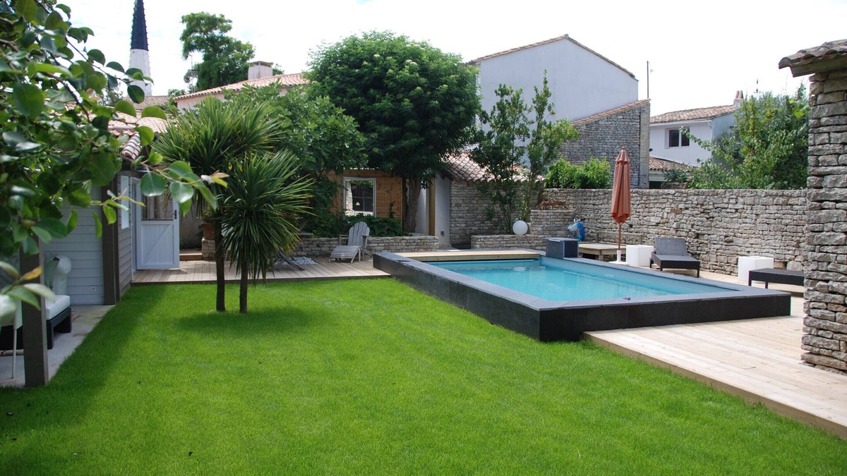 Ars-en-Re House | character house with private garden and swimming pool parking