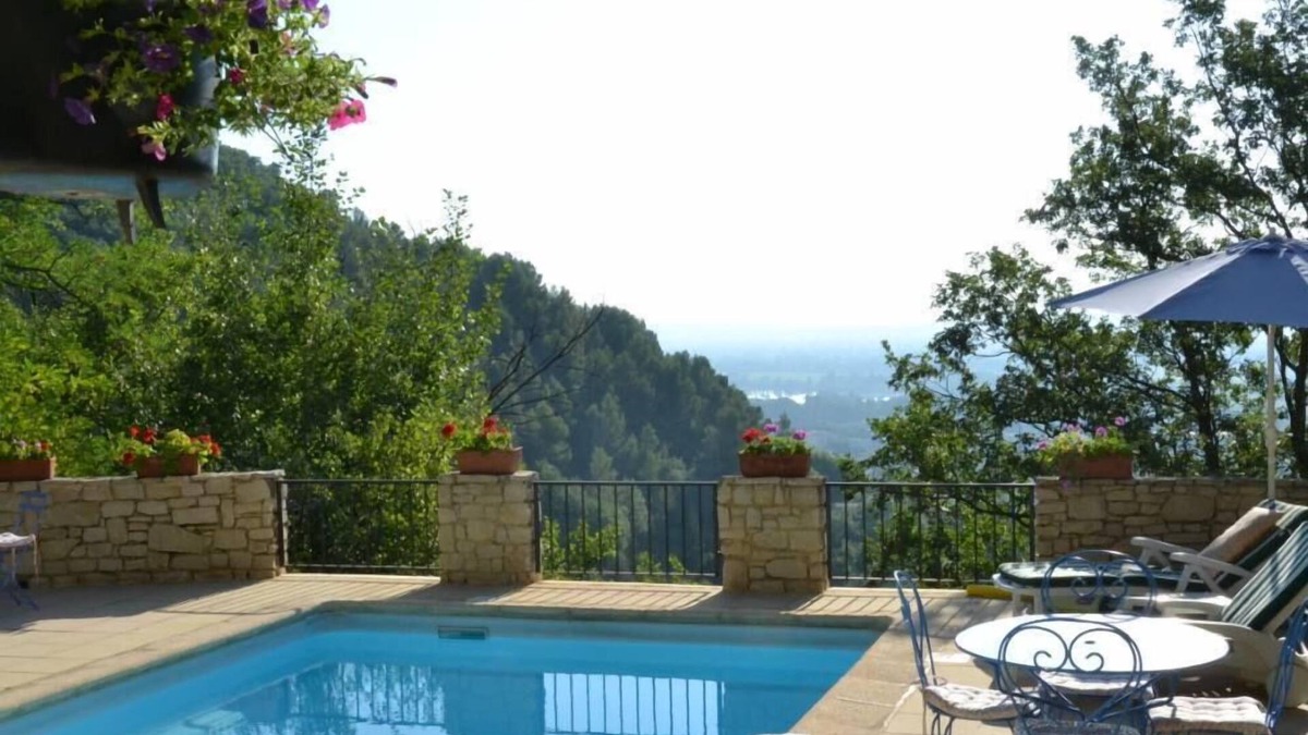 Le Teil Apartment | Character house with pool and exceptional views