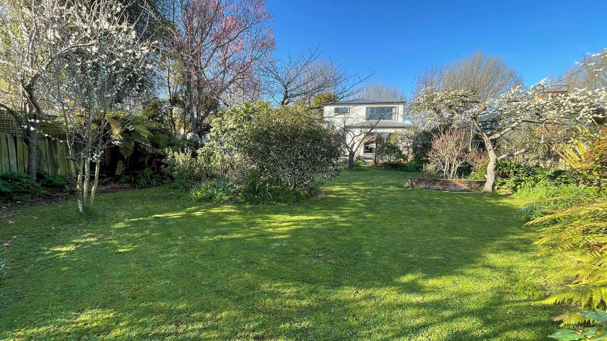 Saint Albans House | Character, quiet & new, near CBD: CNZhouse