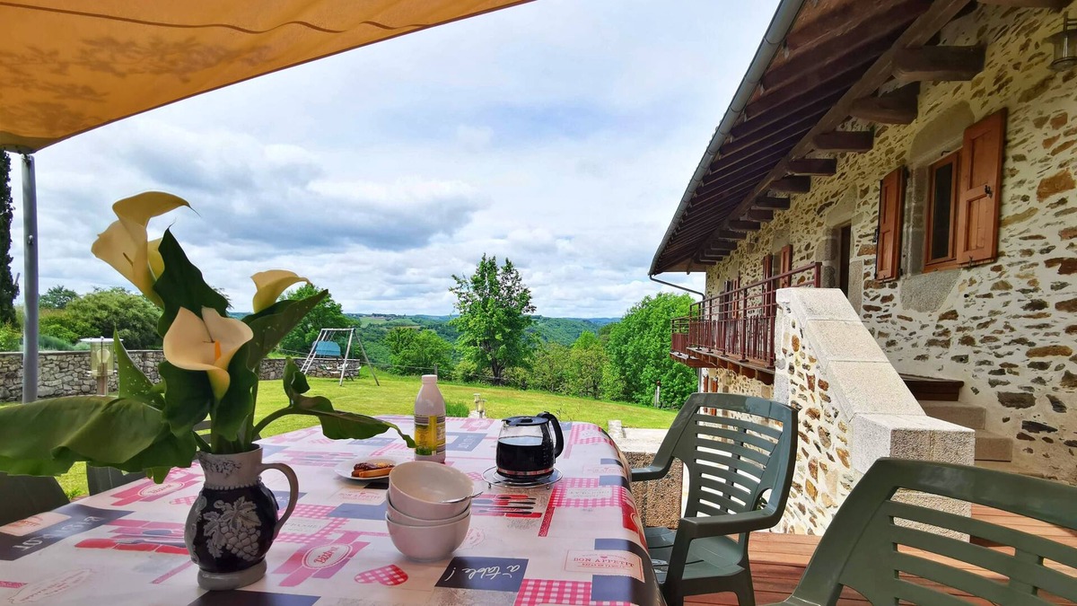 Boisset House | CHARACTER STONE COTTAGE WITH GARDEN AND PING PONG TABLE CANTAL AUVERGNE