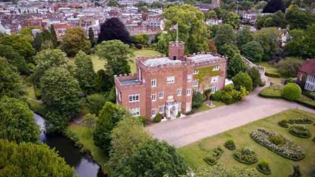 Hertford House | Characterful house in Hertford - near London