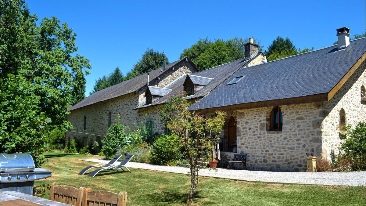 Eymoutiers House | Characterful vacation home in the foothills of the natural park of Millevaches en Limousin.