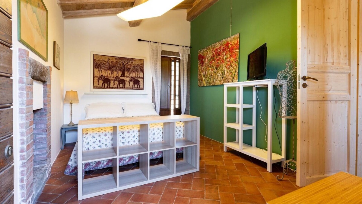 Soriano nel Cimino Bed & Breakfast | Characteristic Double Room "The Pomegranate"