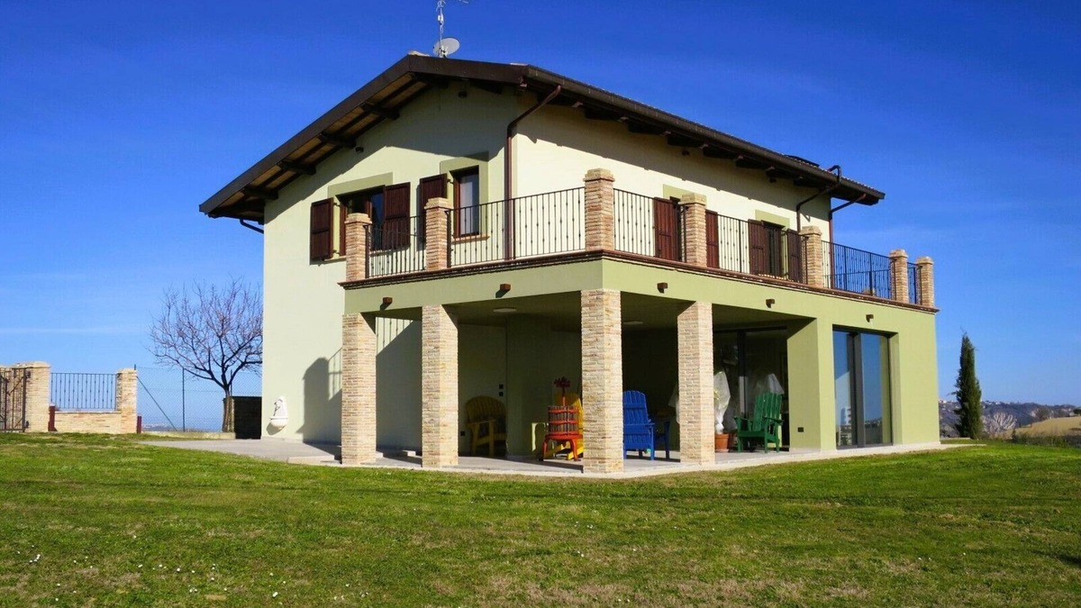 Marciano House | Characteristic restored farmhouse with 360° views