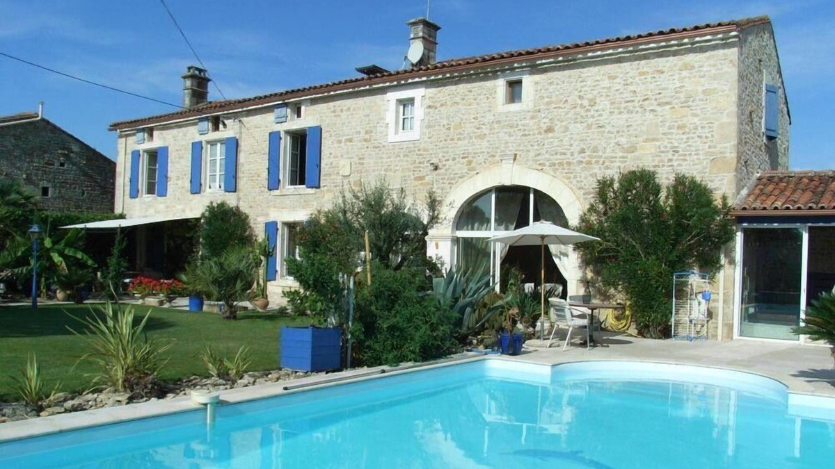 Fontenille House | Charentaise house with character, Charente river 150 metres away