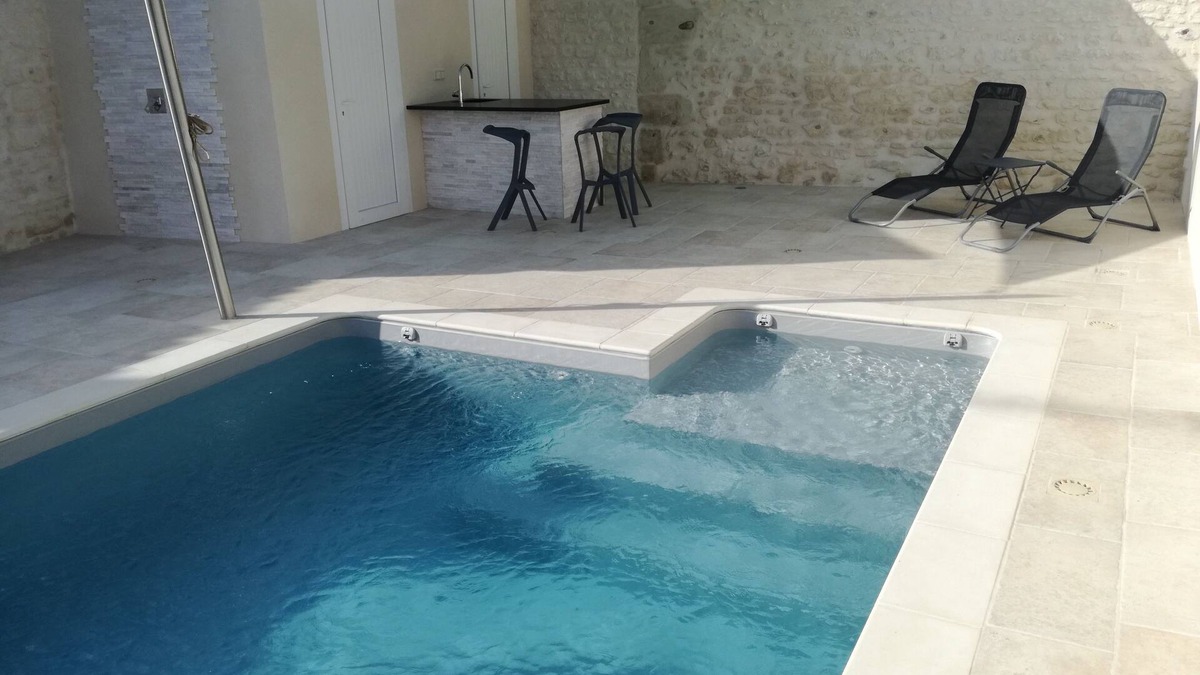 Lorignac House | Charentaise type private house and swimming pool heated to 27°.