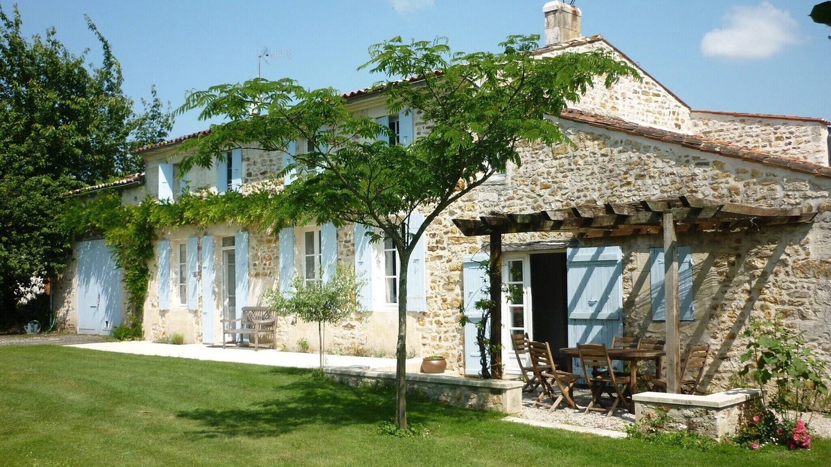 Corme-Royal House | Charente house charm with private pool 25km from the sea