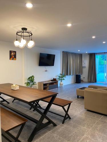 Ban Bang Saen House | Charin pool Villa Bangsean home 2