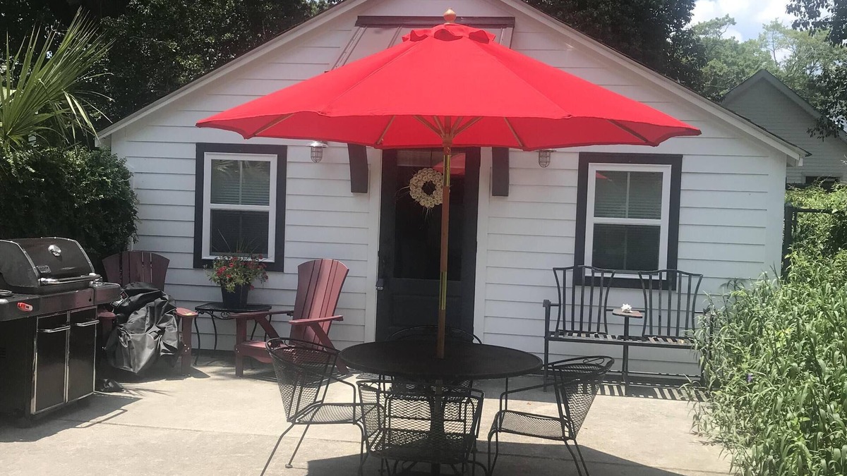 Charleston Cottage | Charleston Studio Cottage minutes from Historic Downtown with offstreet parking