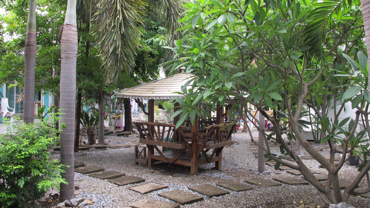 Ko Sichang Hotel | Charlie's Bungalow