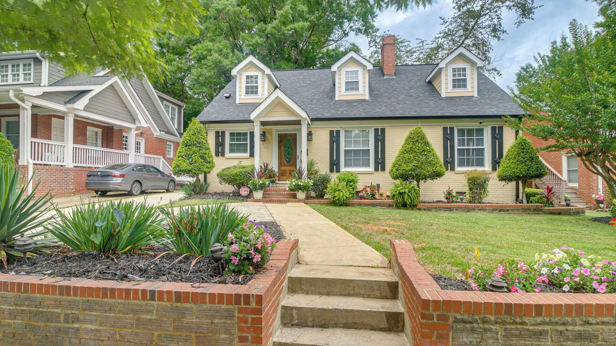 Wesley Heights House | Charlotte Home w/Yard - Near Spectrum Center!