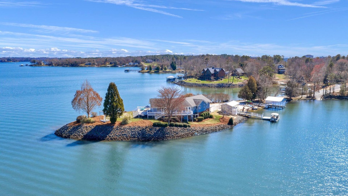 York House | Charlotte Lux Lake House Private Peninsula, Hot Tub & Beach, Wheelchair access