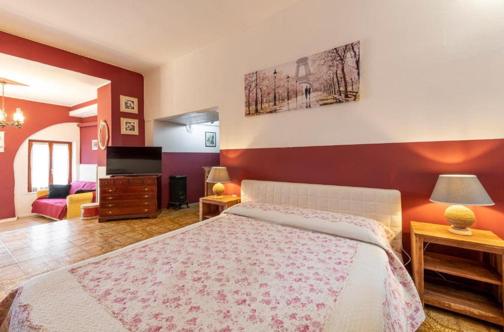 Ramponio Verna Apartment | Charm amidst Lakes & Mountains - renovated in 2023