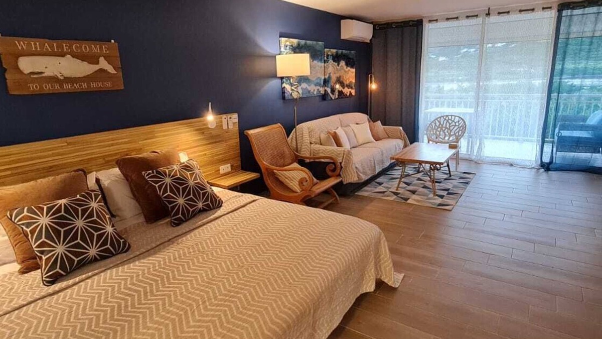 Rambaud Apartment | Charm and sea, large studio designed by architect