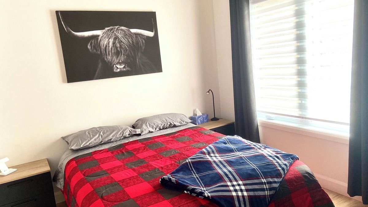 Saint-David-de-Falardeau Cabin | Charming and luxurieuse 4-bedroom lodge with WiFi and AC in Falardeau