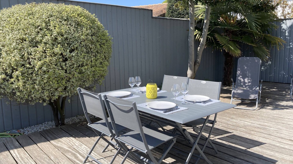 Saint-Martin-de-Re Apartment | Charm, calm and comfort in St Martin de Ré with terrace and parking.