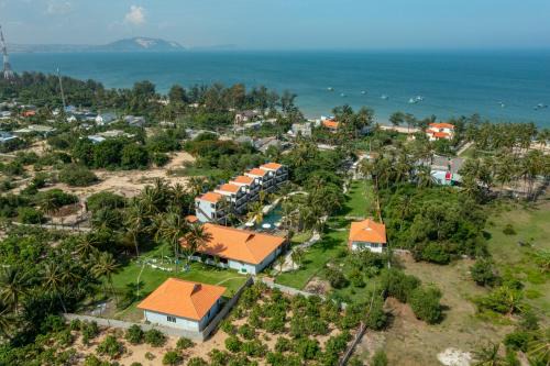 Suoi Nuoc Beach Resort | Charm Hon Rom Villas Resort