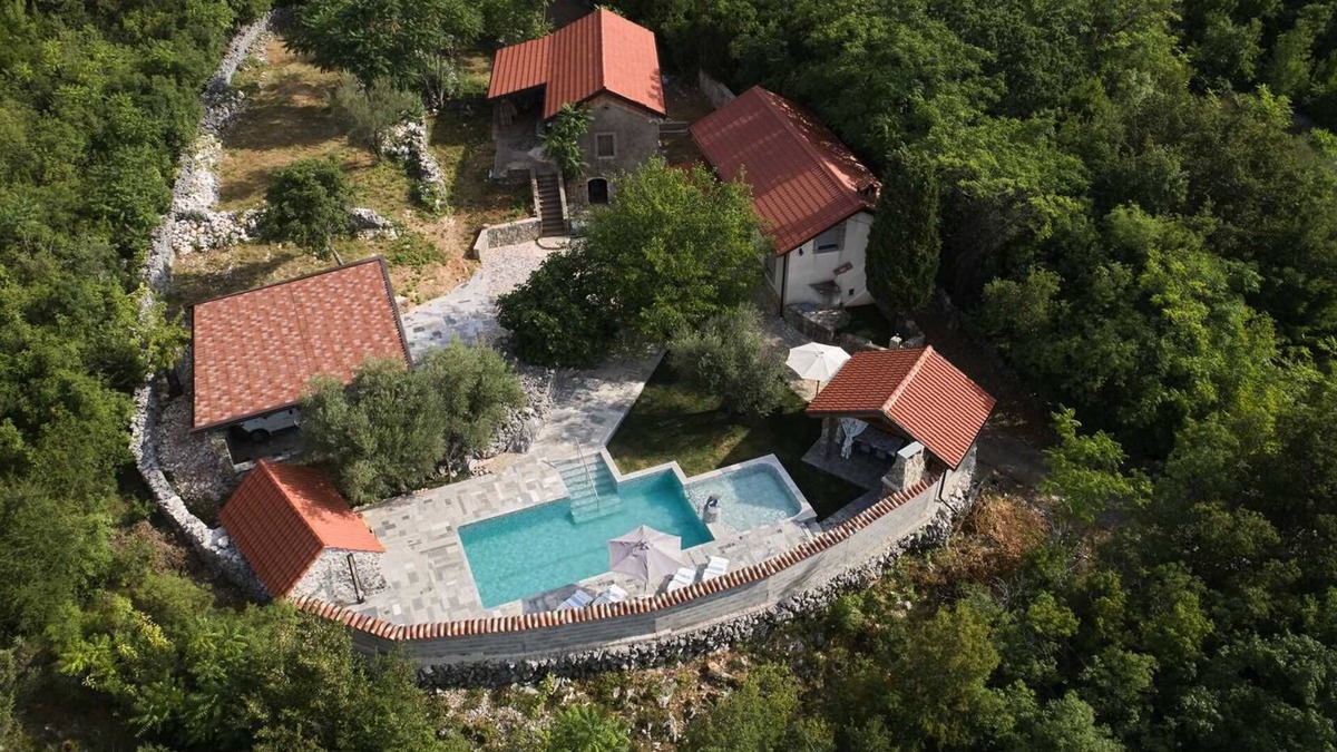 Brinje Villa | Charming Villa Neval with private swimming pool - Why choose us?