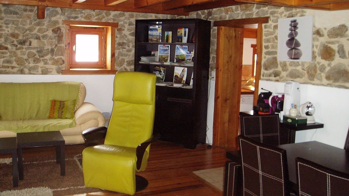 Brousse House | Charm, modern comfort and all services offered (cleaning, linen, games, tv .)