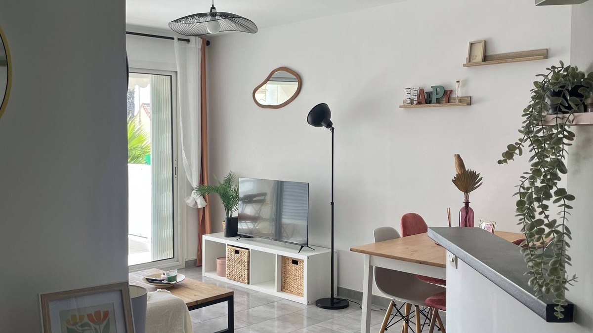 Golfe Juan Apartment | Charmant Deux Pièces à 500 m des Plages. A 5 Minutes de Cannes!