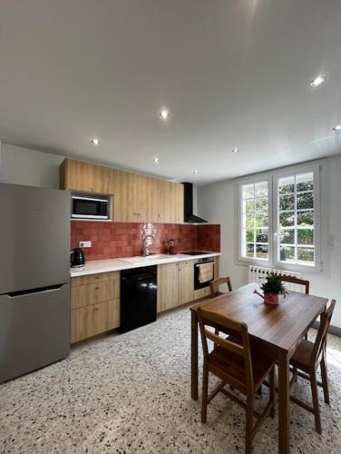 Entraigues-sur-la-Sorgue Apartment | Charmant appartement rénové, à 15 mn d'Avignon et de son festival