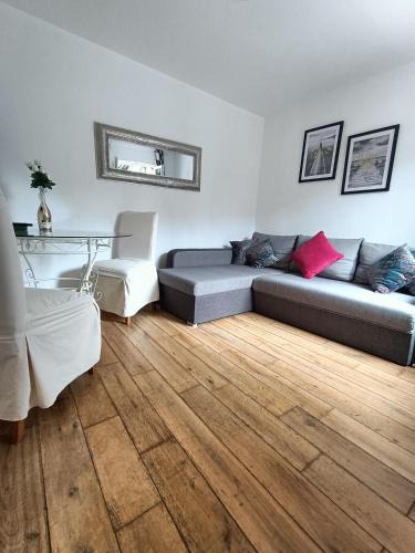 Franqueville-Saint-Pierre Apartment | Charmante Maisonnette indépendante avec parking 5 mn Rouen
